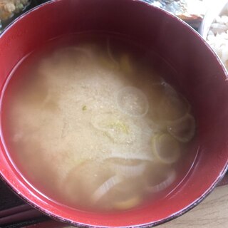 うどんスープで！ ネギとジャガイモの味噌汁
